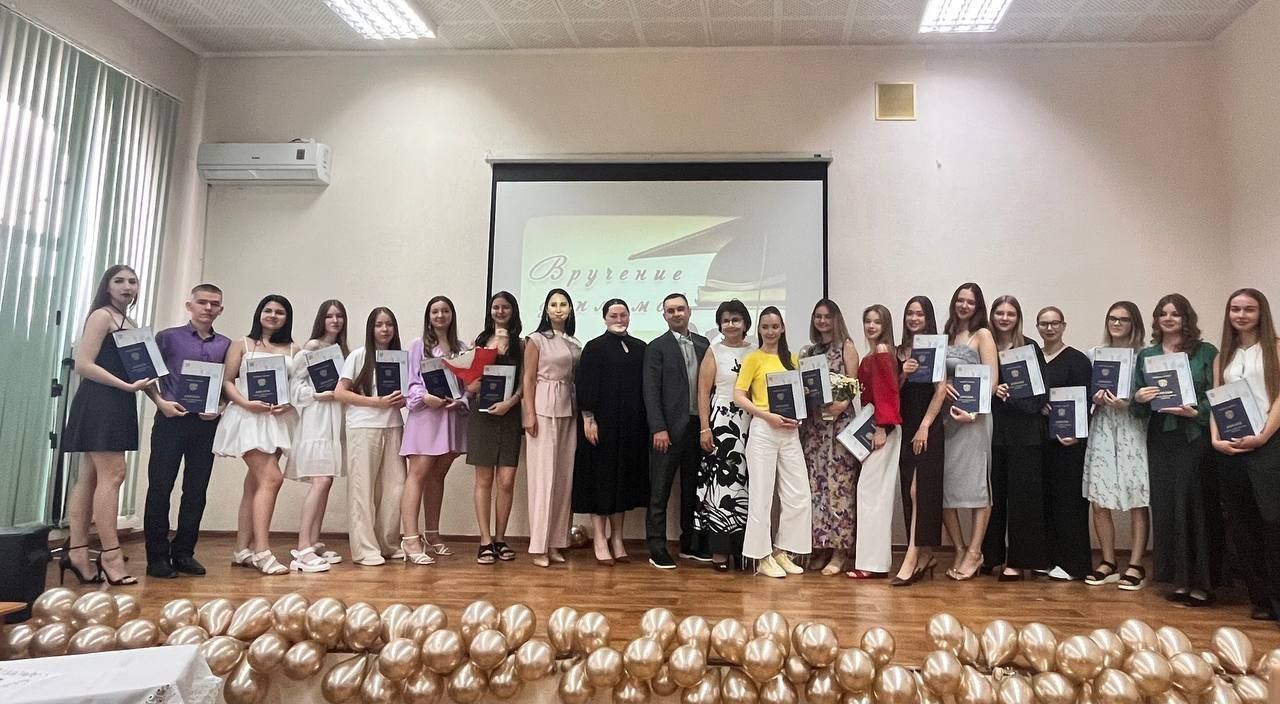 Вручение дипломов Новороссийский медицинский колледж